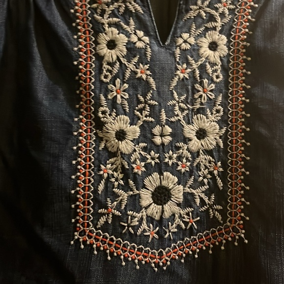 Sleeveless popover blouse - Picture 4 of 5